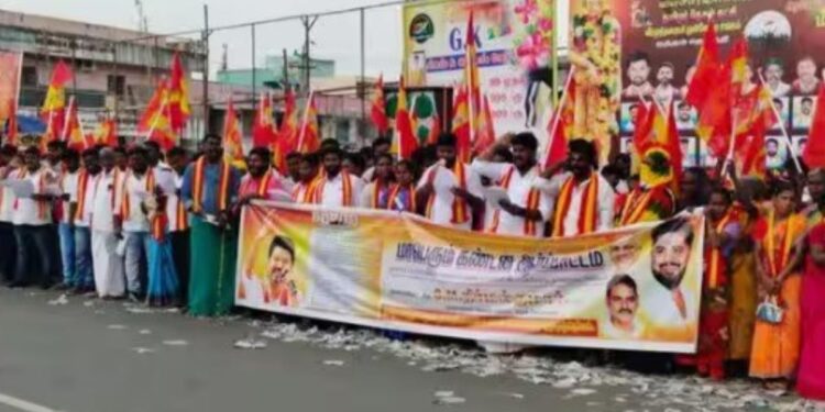 கோபால்பட்டியில் அடிப்படை வசதிகள் வேண்டி தவெக சார்பில் மாபெரும் கண்டன ஆர்ப்பாட்டம்