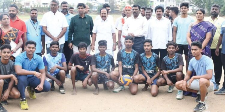 முதலமைச்சர் இளைஞர் விளையாட்டுத் திருவிழாவைத் தொடங்கி வைத்தார் அமைச்சர் ஆர்.ராஜேந்திரன்!