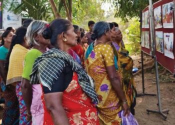 சாதனைகளைச் சொல்லும் நிழற்படங்கள்… சுண்ணாம்பட்டி கிராமத்தில் மக்கள் திரண்ட தமிழக அரசின் விஸ்வரூப புகைப்படக் கண்காட்சி!