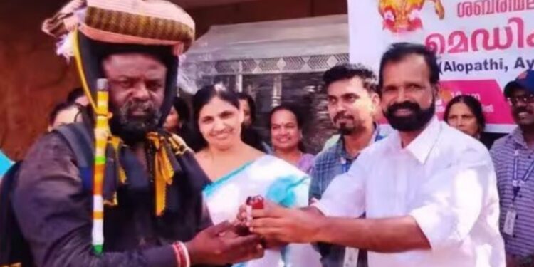 குமுளியில் வனத்துறை முட்டுக்கட்டை நீங்கியது ஐயப்ப பக்தர்களுக்காக 24 மணி நேர இலவச மருத்துவ முகாம்