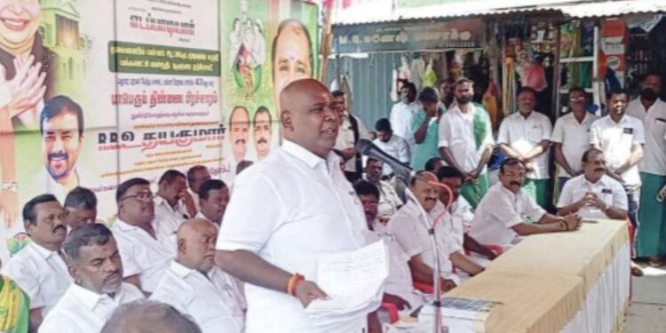 “2026-இல் எடப்பாடியார் ஆட்சி அமைப்பது உறுதி” போலி கருத்துக்கணிப்புகளைச் சாடி ஆர்.பி. உதயகுமார் பேச்சு!