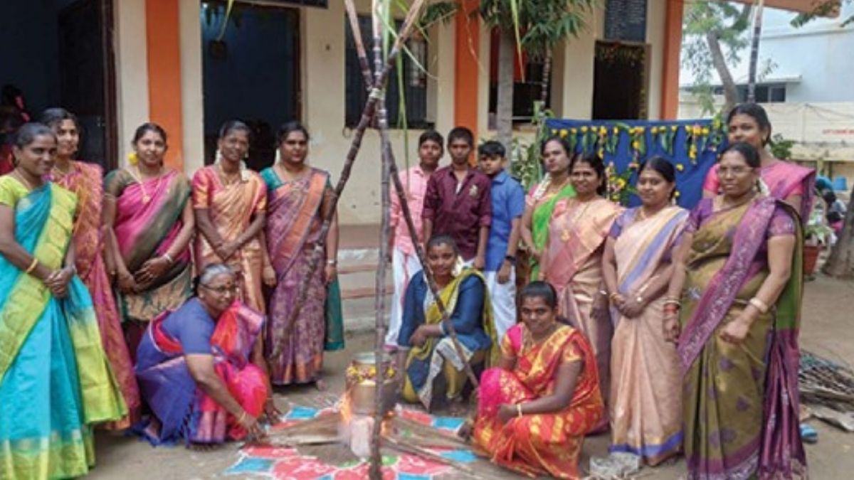 டிராக்டர் ஓட்டிய கல்லூரி மாணவி; சிலம்பம் ஆடிய யுவதிகள் பொங்கல் கோலாகலம்!