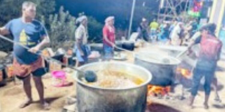 “அண்டா அண்டாவாக மணக்கும் பிரியாணி வடக்கம்பட்டி முனியாண்டி சுவாமி கோவில் திருவிழா கோலாகலம்!