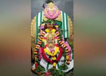 சிவாலயங்களில் நந்தி பகவானுக்குச் சிறப்பு அபிஷேகம் செய்து ஆயிரக்கணக்கான பக்தர்கள் தரிசனம்