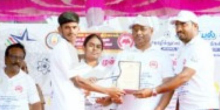 “அறிவியல் திருவிழாவிற்கு அடித்தளமிட்ட மாரத்தான்”: அரசு கல்லூரி மாணவர் மணிகண்டன் சாதனை!