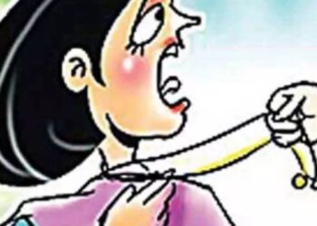 ஓடும் பஸ்சில் 5 பவுன் செயின் பறித்த மர்மப் பெண்கள் சினிமா பாணியில் விரட்டிப் பிடித்த போலீஸ்