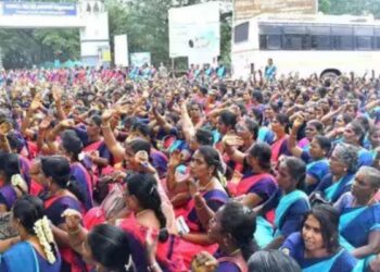 ராமநாதபுரத்தில் அங்கன்வாடி ஊழியர்கள் தேசிய நெடுஞ்சாலையில் மறியலில் ஈடுபட்ட 1,380 பேர் கைது