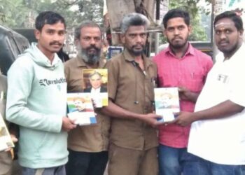 சமூக மாற்றத்தை ஏற்படுத்திய தலைவர்களின் நினைவைப் போற்றும் வகையில் ஓட்டுநர்களுக்கு காலண்டர்