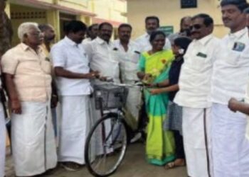 அரசு கள்ளர் பள்ளி மாணவர்களின் கல்விப் பயணம் இனிதாக அமைய விலையில்லா மிதிவண்டிகள்