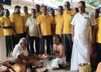 மேட்டுப்பாளையம் நந்தவனத்தில் தை அமாவாசை வழிபாடு: பவானி ஆற்றில் புனித நீராடி அஞ்சலி.