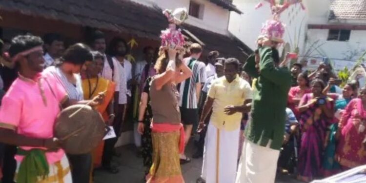 மதுரையில் வெளிநாட்டுப் பயணிகளுக்காக பிரம்மாண்ட பொங்கல் சுற்றுலா சத்திரப்பட்டியில் கலாச்சார விழா