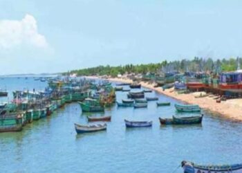 வங்கக்கடலில் பலத்த சூறைக்காற்று புதுக்கோட்டை மாவட்ட மீனவர்கள் கடலுக்குச் செல்ல தடை!
