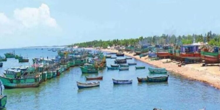 வங்கக்கடலில் பலத்த சூறைக்காற்று புதுக்கோட்டை மாவட்ட மீனவர்கள் கடலுக்குச் செல்ல தடை!