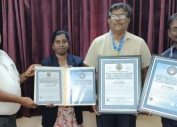 33 வகை கலைத் திட்டக் கருத்து மூலங்களை உருவாக்கிய நாமக்கல் டயட் முதல்வர் மு.செல்வத்திற்கு ‘தொழில்முறை சாதனையாளர்’ விருது.