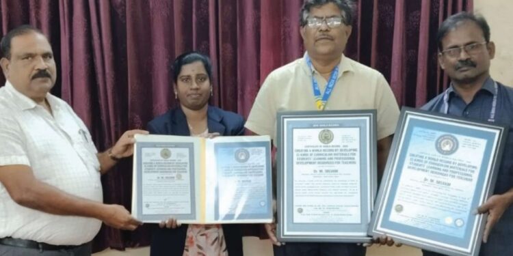 33 வகை கலைத் திட்டக் கருத்து மூலங்களை உருவாக்கிய நாமக்கல் டயட் முதல்வர் மு.செல்வத்திற்கு ‘தொழில்முறை சாதனையாளர்’ விருது.