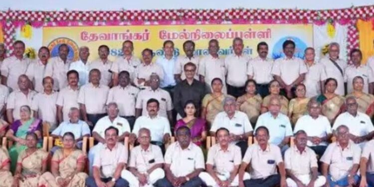 அருப்புக்கோட்டையில் 43 ஆண்டுகளுக்குப் பிறகு நெகிழ்ச்சியான ‘முன்னாள் மாணவர்கள் சங்கமம்’