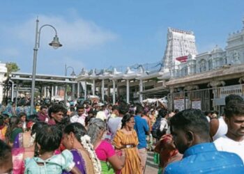 திருச்செந்தூரில் பொங்கல் பண்டிகை உற்சாகம்: பல்லாயிரக்கணக்கான பக்தர்கள் சாமி தரிசனம்