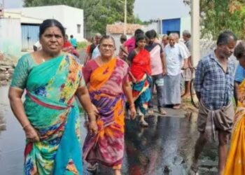 பழைய சாலையை அகற்றாமல் ‘இரவோடு இரவாக’ அமைக்கப்பட்ட புதிய ரோடு பொதுமக்கள் கொதிப்பு