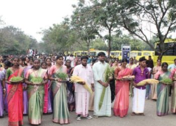 முத்தாயம்மாள் கல்வி நிறுவனங்களில் பறை இசை, சிலம்பாட்டத்துடன் பொங்கல் விழா