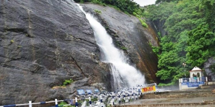 நண்பரைக் கொன்றுவிட்டு சடலம் அருகிலேயே போதையில் உறங்கிய கும்பல் – கிண்டல் செய்ததால் நடந்த விபரீதம்!