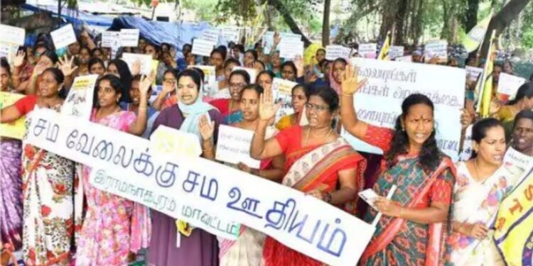 ராமநாதபுரத்தில் இடைநிலை ஆசிரியர்களின் ‘இரண்டாம் நாள்’ காத்திருப்பு போராட்டம் தீவிரம்