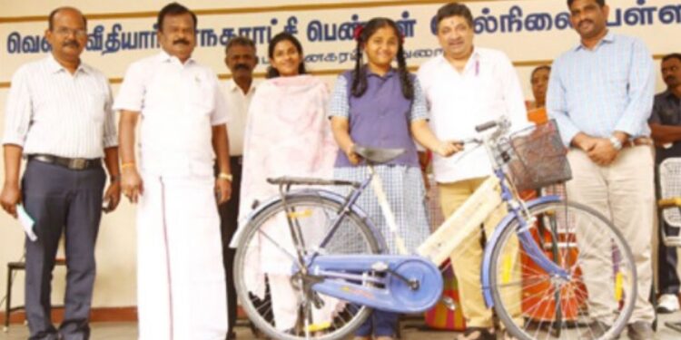 மதுரையில் அரசு பள்ளி மாணவர்களுக்கு விலையில்லா மிதிவண்டிகள் பி.டி.ஆர். பழனிவேல் தியாகராஜன் தொடங்கி வைத்தார்!