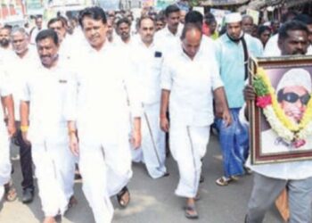 திருமயம் அதிமுக அலுவலகத்தில் எம்.ஜி.ஆரின் 109-வது பிறந்தநாள் விழா எழுச்சி: பி.கே.வைரமுத்து தலைமையில் நலத்திட்ட உதவிகள் வழங்கல்