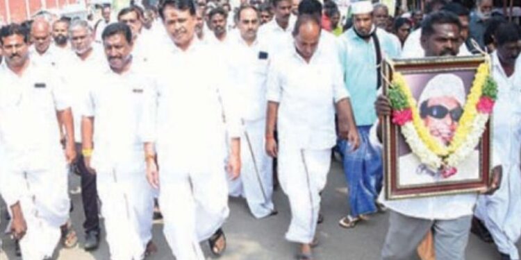 திருமயம் அதிமுக அலுவலகத்தில் எம்.ஜி.ஆரின் 109-வது பிறந்தநாள் விழா எழுச்சி: பி.கே.வைரமுத்து தலைமையில் நலத்திட்ட உதவிகள் வழங்கல்