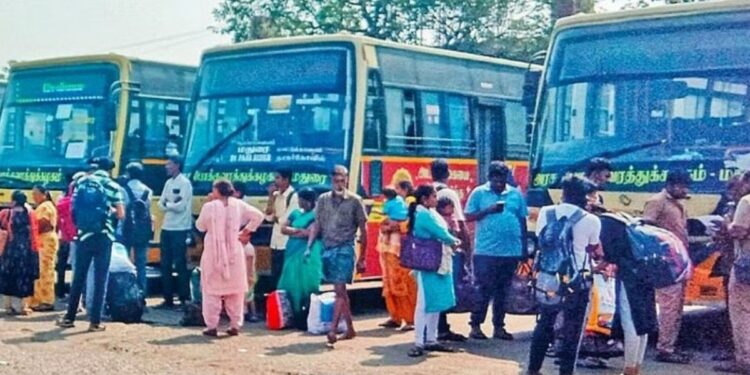 மதுரை – சென்னை ஆம்னி பேருந்துகளில் ரூ.6,000 வரை கட்டணக் கொள்ளை பொங்கல் விடுமுறை முடிந்து திரும்பிய பயணிகள் கடும் அவதி.