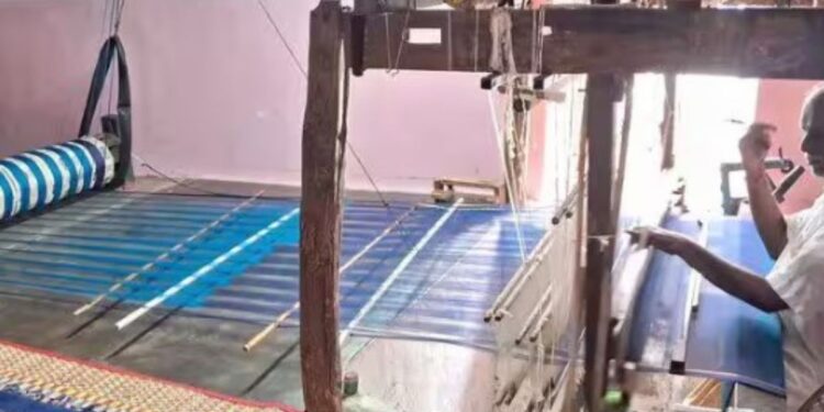 கைத்தறி நெசவாளர்களுக்கு மாவட்ட அளவில் தனி குறைதீர்க்கும் நாள் கூட்டம் பாரதிய மஸ்தூர் சங்கம் கோரிக்கை