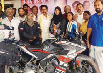 காங்கிரஸ் கட்சியை வலுப்படுத்த விழிப்புணர்வு பயணம் பெண் சாதனையாளர்களுக்கு ‘முப்பெரும் விழாவில்’ உற்சாக வரவேற்பு!