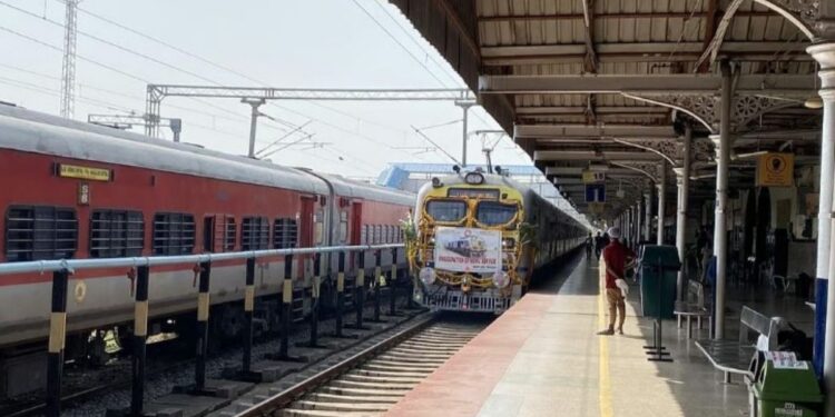 கோவை எக்ஸ்பிரஸ், டபுள் டெக்கர் உட்பட 35 ரயில்களுக்குப் புதிய நிறுத்தங்கள் வழங்கி ரயில்வே வாரியம் அதிரடி உத்தரவு.