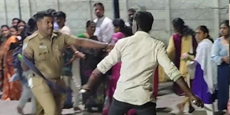 திருப்பூர் வீரராகவ பெருமாள் கோவிலில் அதிரடி காவலரை பட்டாக்கத்தியால் தாக்க முயன்ற போதை ஆசாமி கைது!