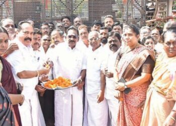 மதுரையில் எம்.ஜி.ஆரின் 109-வது பிறந்தநாள்: முன்னாள் அமைச்சர் செல்லூர் ராஜு தலைமையில் சிலைகளுக்கு மாலை அணிவித்து மரியாதை