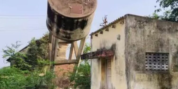 திருவாடானை அரசு மருத்துவமனை அருகே உயிர்ப்பலி வாங்கும் முன் அகற்றப்பட்ட ‘ஆபத்தான’ மேல்நிலை நீர்த்தேக்கத் தொட்டி