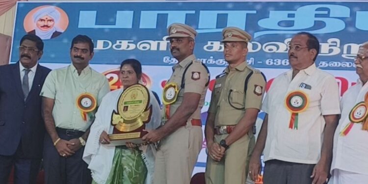 பாரதியார் மகளிர் கல்லூரியில் பொங்கல் மற்றும் ஆண்டு விழா – டிஎஸ்பி பரிசுகளை வழங்கினார்!