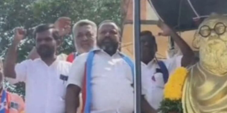 பழனியில் விசிக புதிய நிர்வாகிகள் பதவியேற்பு பெரியார் சிலைக்கு மாலை அணிவித்து உற்சாகத் தொடக்கம்!