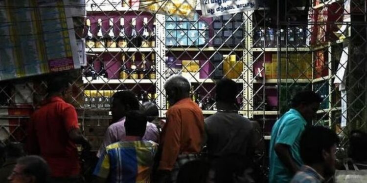 தமிழகத்தில் பொங்கல் பண்டிகை மது விற்பனை சாதனை: ரூ.518 கோடிக்கு மது விற்றுத் தீர்ந்தது.