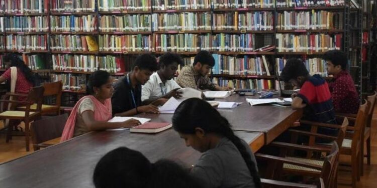 அறிவகம் காக்க வரும் புதிய அதிகாரிகள்… 32 மாவட்ட நூலக அலுவலர் பணியிடங்களை விரைந்து நிரப்ப உயர் நீதிமன்றம் பச்சைக்கொடி!