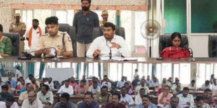 முதலமைச்சர் வருகை திண்டுக்கல்லில் முன்னேற்பாடு பணிகள் தீவிரம் கலெக்டர் சரவணன் தலைமையில் ஆலோசனைக் கூட்டம்!