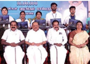 “உலகம் உங்கள் கையில்” திட்டத்தில் மருத்துவக் கல்லூரி மாணவர்களுக்கு மடிக்கணினி விநியோகம்!