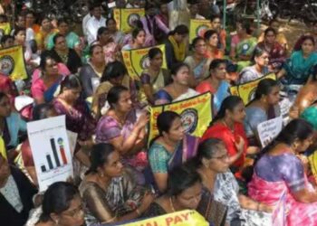 மாசடைந்த குடிநீர்: தேவாரம் பொட்டிப்புரம் இந்திரா காலனி அதிகாரிகள் மெத்தனத்தால் ஊர் காலி!