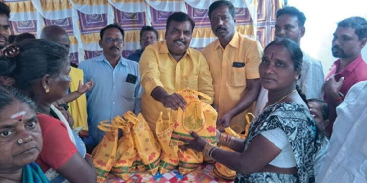 சொரத்தூர் எம்.ஜி.ஆர் நகர் மக்களின் 20 ஆண்டு காலக் கனவு நனவு: புதிய பகுதி நேர ரேஷன் கடையைத் திறந்து வைத்தார் எம்.எல்.ஏ ஸ்டாலின் குமார்