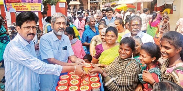6 லட்சம் பேரின் பசி தீர்த்த ‘மதுரையின் அட்சயபாத்திரம்’: தை அமாவாசையை முன்னிட்டு முத்தீஸ்வரர் கோவிலில் நெகிழ்ச்சி.