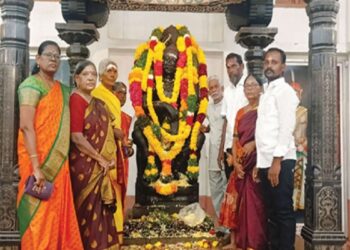 கட்டபொம்மன் 267-வது பிறந்தநாள் பாஞ்சாலங்குறிச்சி கோட்டையில் நேரடி வாரிசுகள் வீரம் செறிந்த மரியாதை!