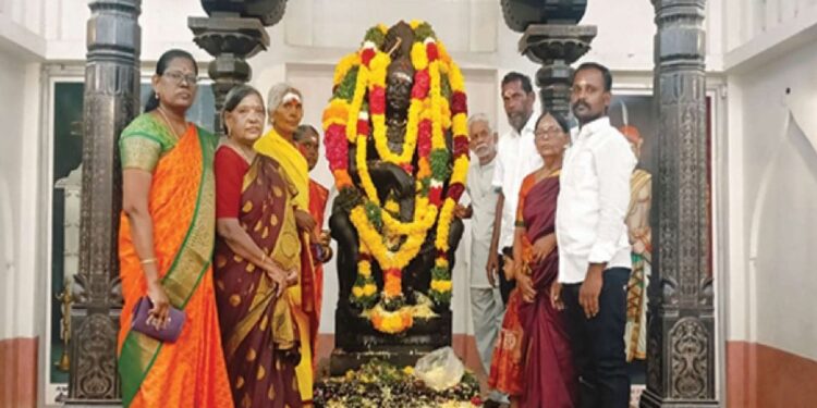 கட்டபொம்மன் 267-வது பிறந்தநாள் பாஞ்சாலங்குறிச்சி கோட்டையில் நேரடி வாரிசுகள் வீரம் செறிந்த மரியாதை!