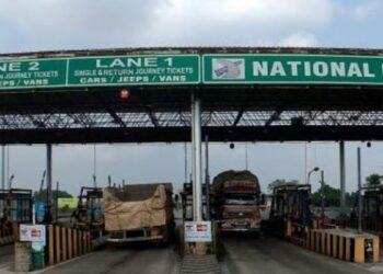 கப்பலூர் சுங்கச்சாவடியில் ‘பாஸ்டேக்’ குளறுபடி அரசுப் பேருந்தை சிறைபிடித்த ஊழியர்களால் பயணிகள் தவிப்பு!