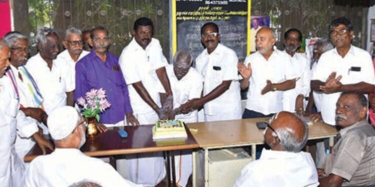 மேலூரில் ஓய்வு பெற்ற அரசு அலுவலர்கள் சங்கத்தின் புத்தாண்டு விழா