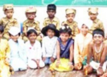 “பிஞ்சு மனங்களில் விதைக்கப்பட்ட தேசப்பற்று”: சுதந்திரப் போராட்ட வீரர்களின் வேடமணிந்து மாணவர்கள் அசத்தல்!