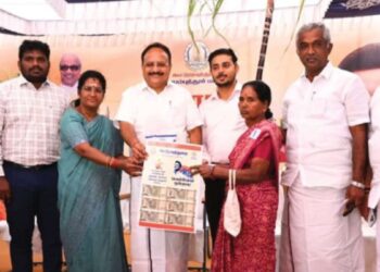 கோவையில் 11.22 லட்சம் குடும்பங்களுக்குப் பொங்கல் பரிசு விநியோகம் தொடங்கி வைத்தார் கலெக்டர் பவன்குமார்!